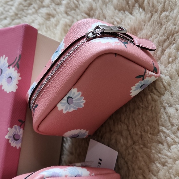 Adorable NWT IOB Coach Bubblegum Daisy Cosmetic Bags ππΈ - Picture 11 of 16